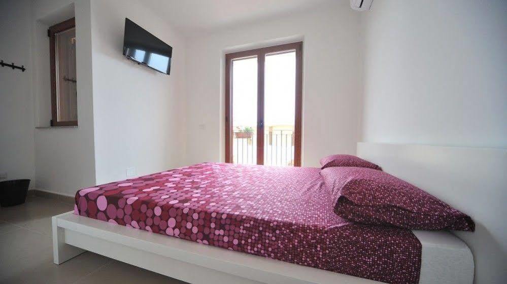 Rodia Holidays Messina Bagian luar foto